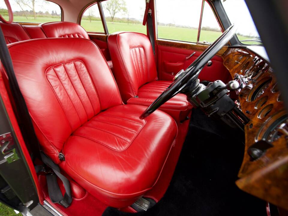 Image 16/50 of Bentley S 2 (1960)