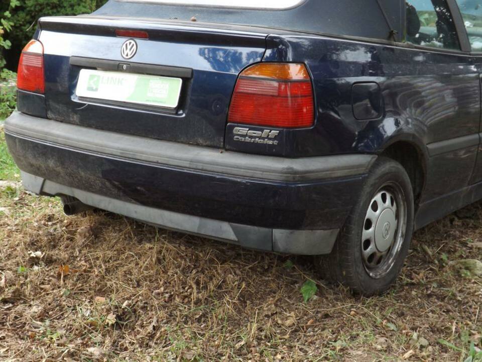 Image 36/50 of Volkswagen Golf III Cabrio 1.6 (1996)