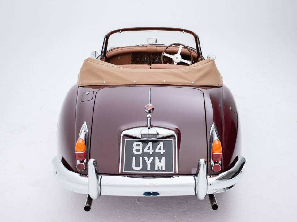 Immagine 37/41 di Jaguar XK 150 3.8 SE OTS (1960)