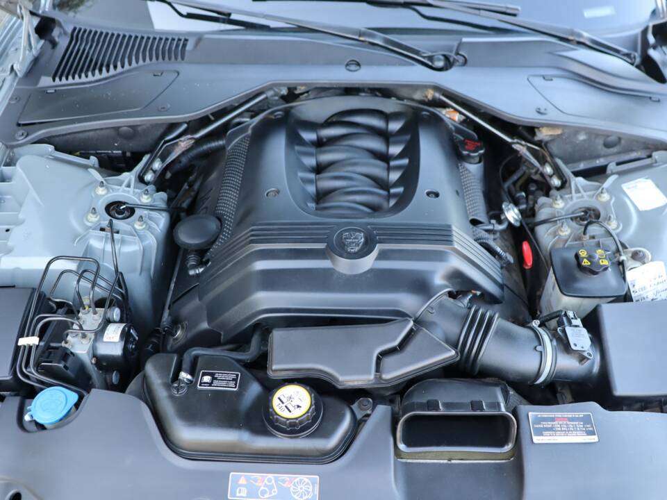 Image 20/50 of Jaguar XJ 8 4.2 (2004)