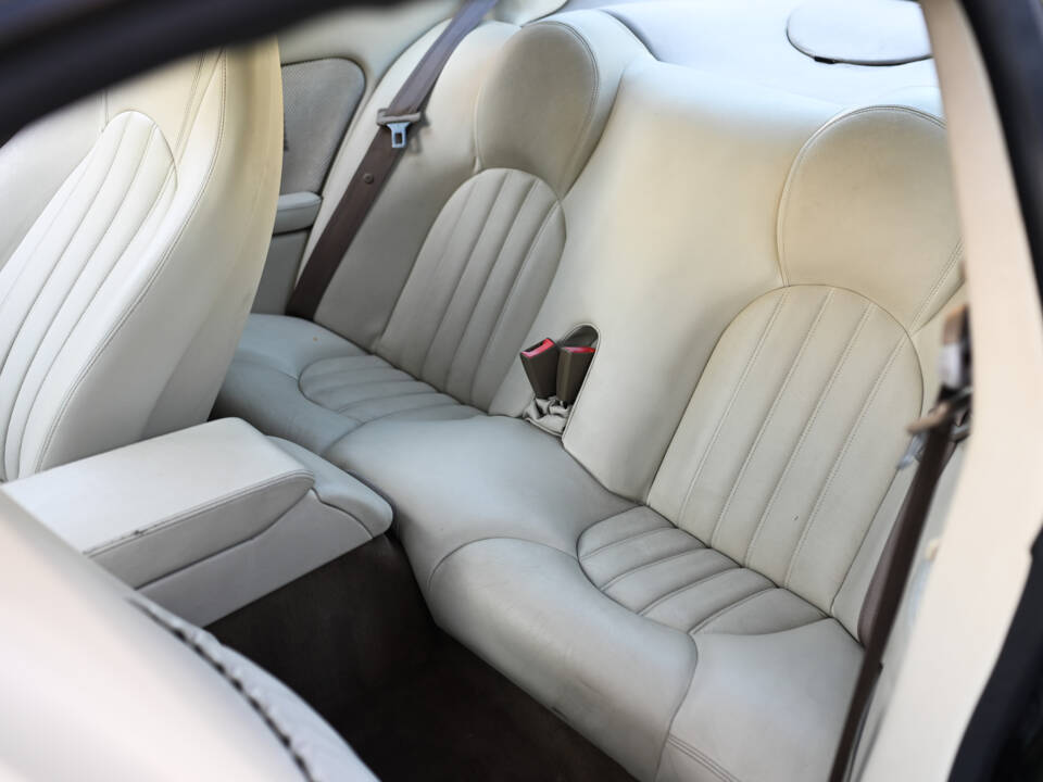 Image 18/23 of Jaguar XK8 4.0 (1998)