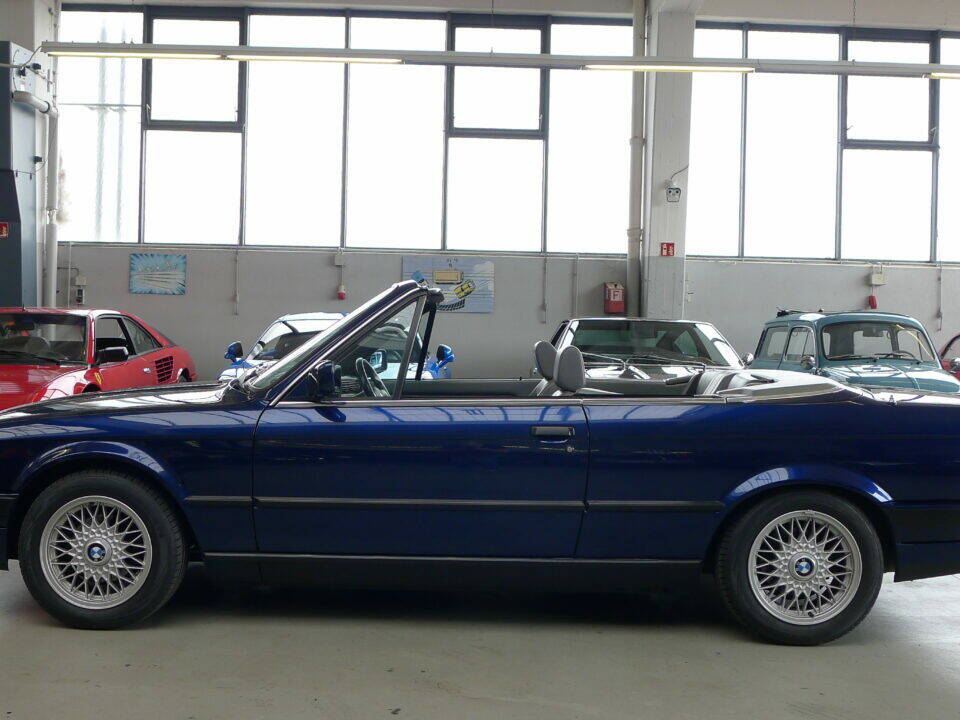 Image 1/37 of BMW 325i (1991)