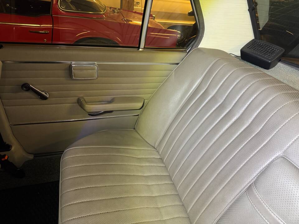 Bild 10/29 von BMW 2500 (1977)
