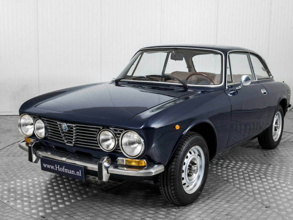 Afbeelding 21/50 van Alfa Romeo Giulia GT 1300 Junior (1976)