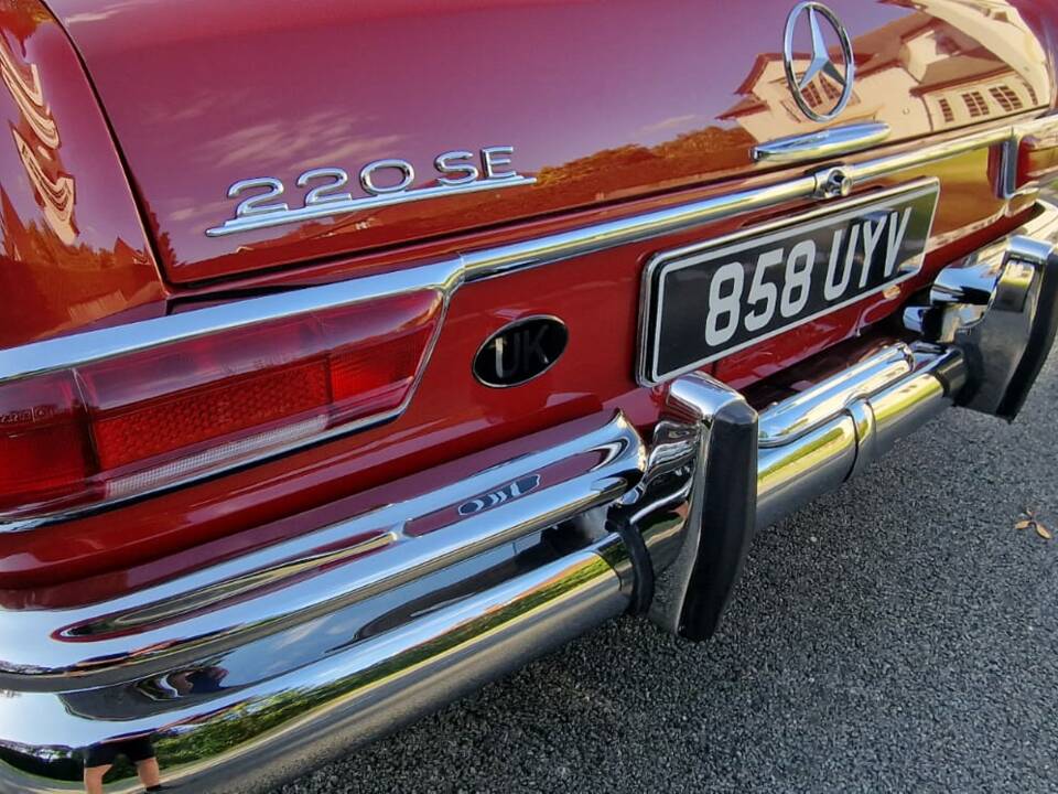 Image 39/44 of Mercedes-Benz 220 SE b (1962)