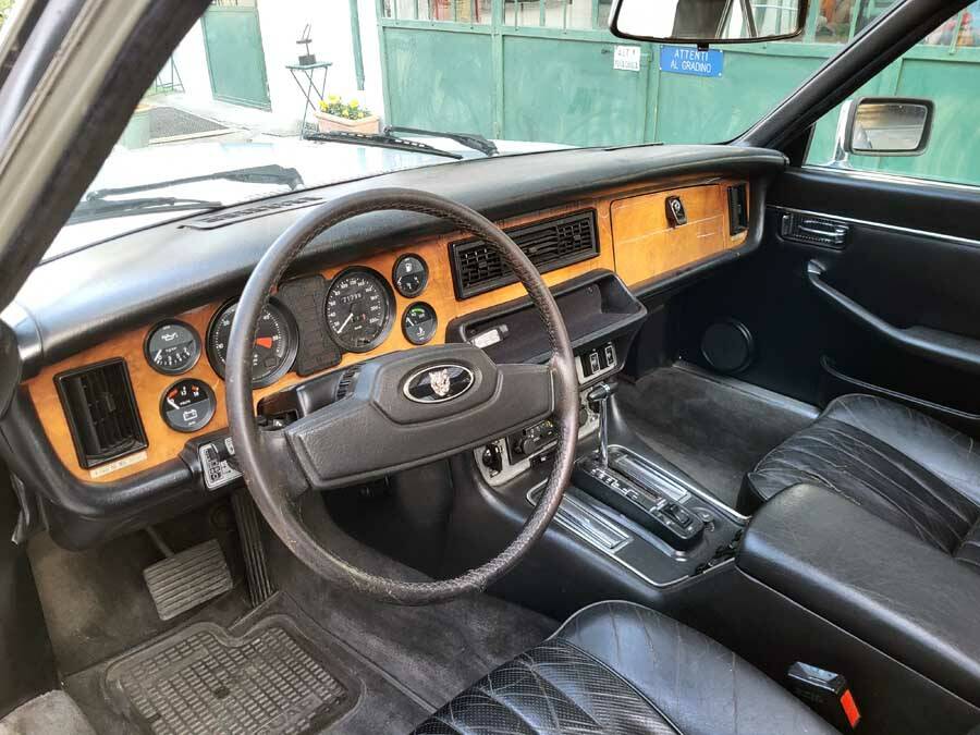 Image 19/39 de Jaguar XJ 6 4.2 (1982)