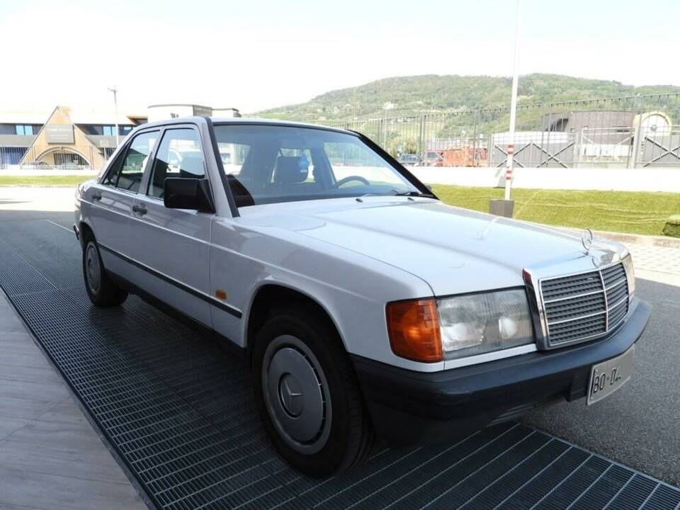 Bild 6/15 von Mercedes-Benz 190 E (1988)