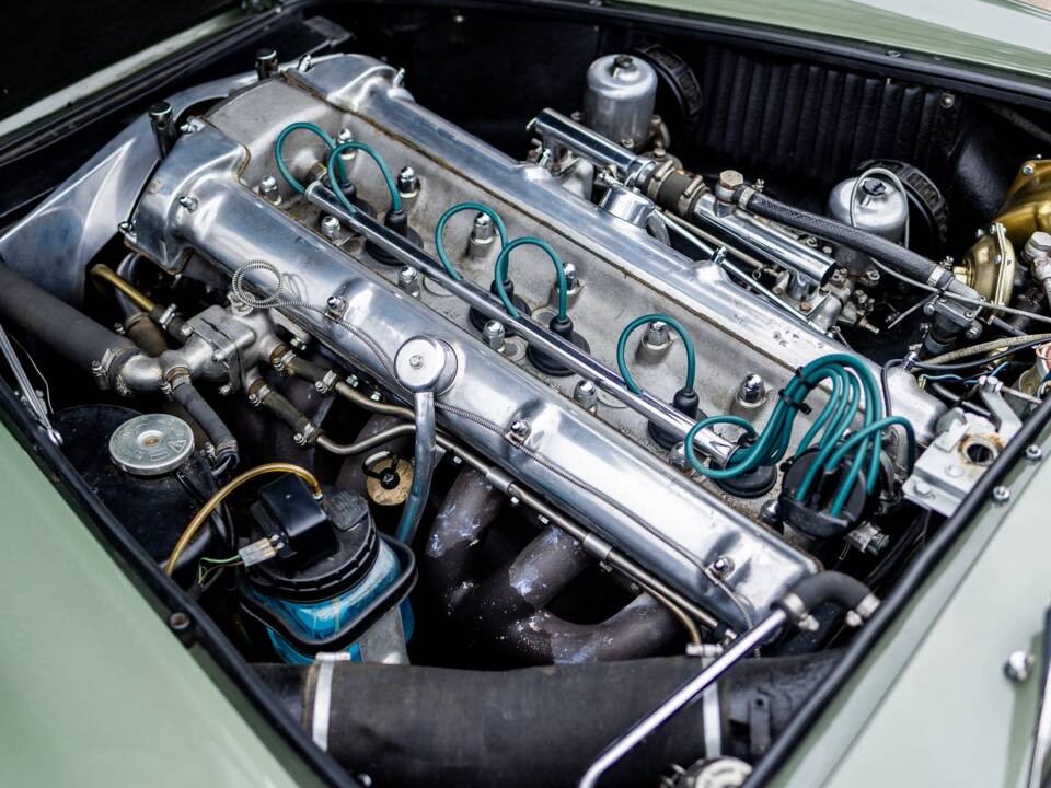 Image 5/50 de Aston Martin DB 4 (1960)
