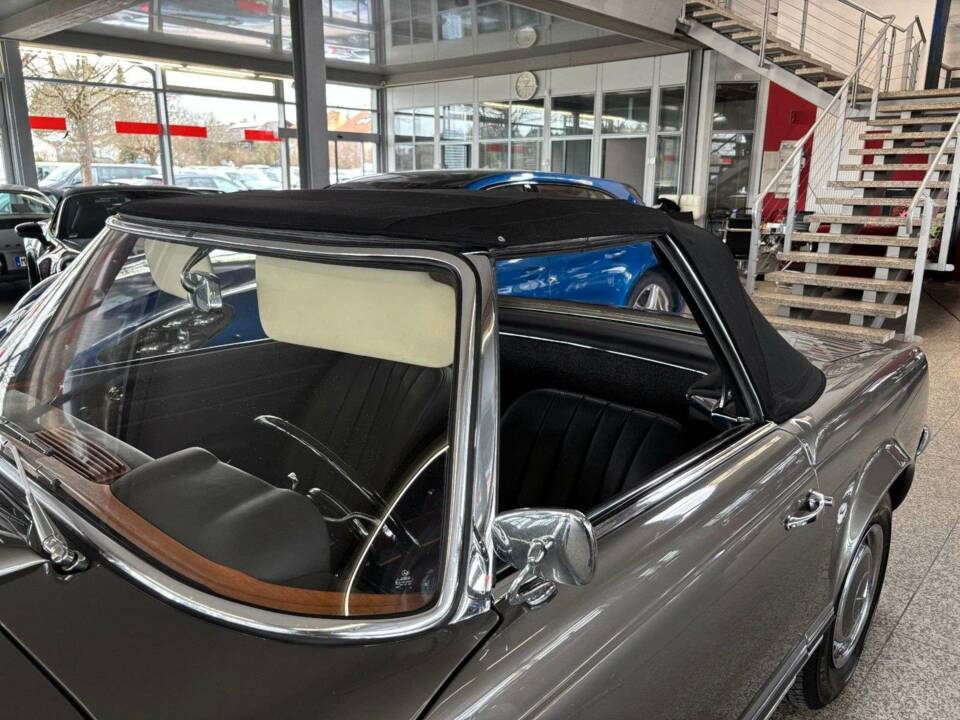 Image 25/30 of Mercedes-Benz 230 SL (1965)