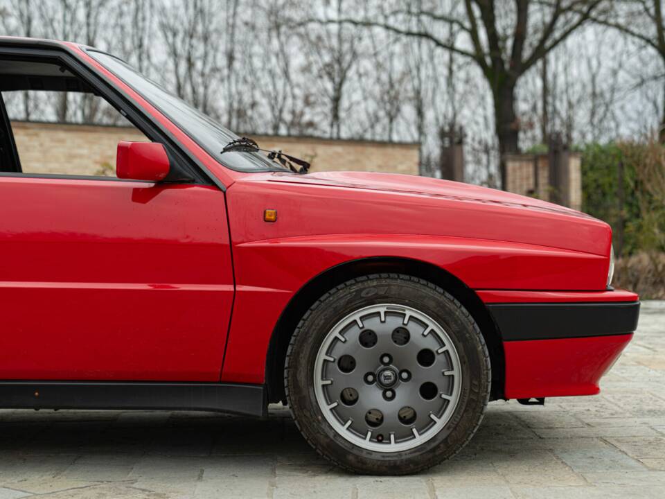 Image 24/50 of Lancia Delta HF Integrale 16V (1989)