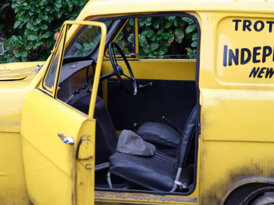 Bild 7/32 von Reliant Regent Van 10cwt (1969)