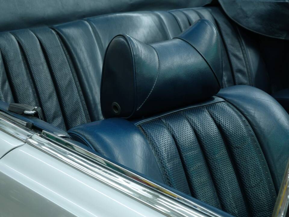 Image 34/50 of Mercedes-Benz 280 SE 3,5 (1970)