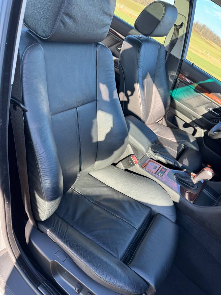 Bild 52/75 von BMW 540i (2001)