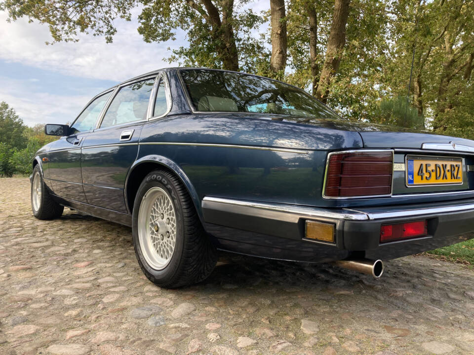 Bild 22/37 von Jaguar XJ12 6.0 (1993)