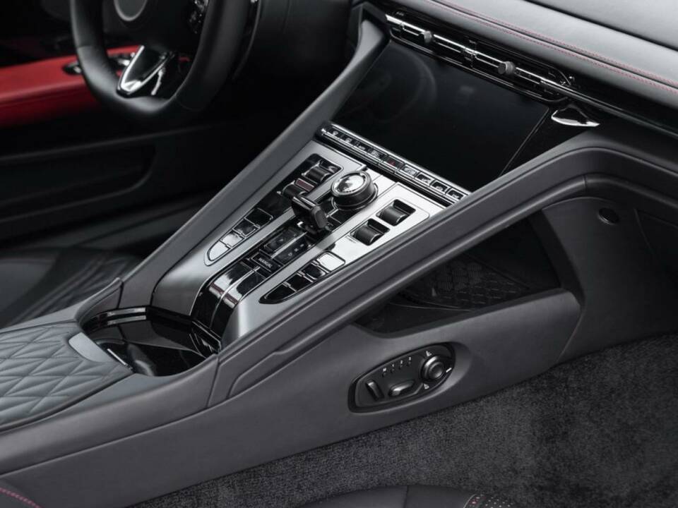 Bild 15/16 von Aston Martin DB12 (2023)