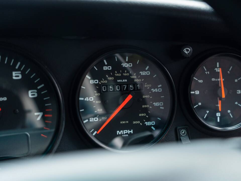 Image 38/68 of Porsche 911 Carrera (1997)