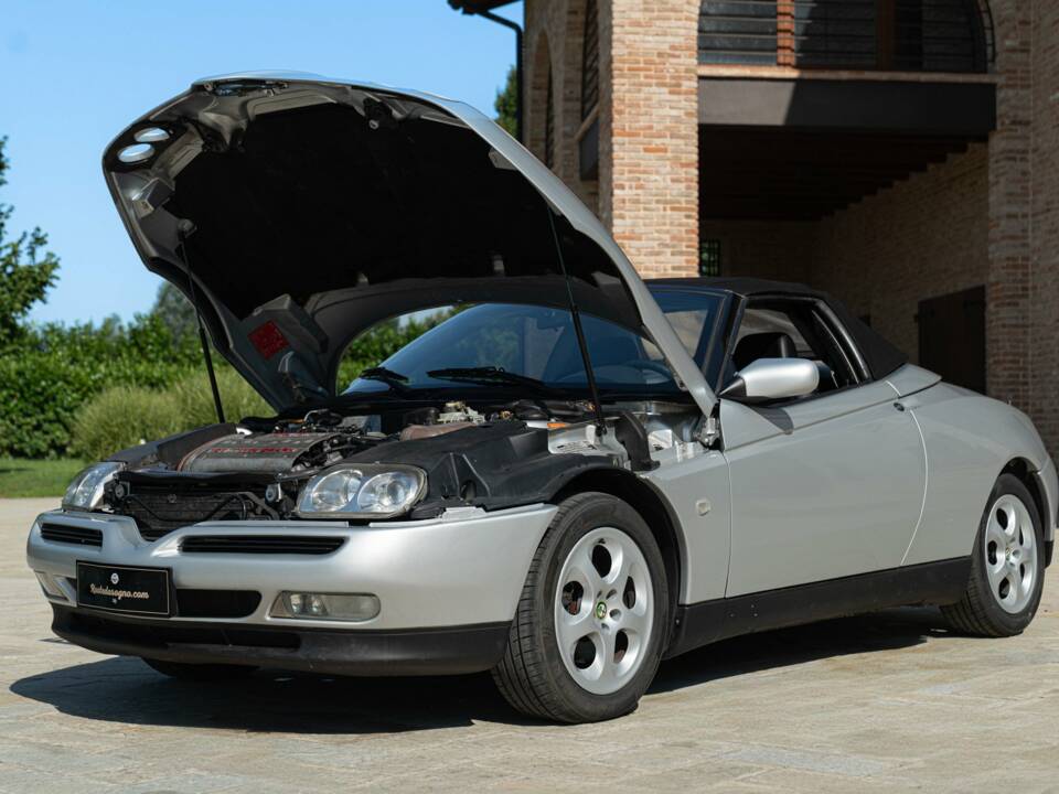 Bild 43/50 von Alfa Romeo Spider 2.0 Twin Spark 16V (1996)