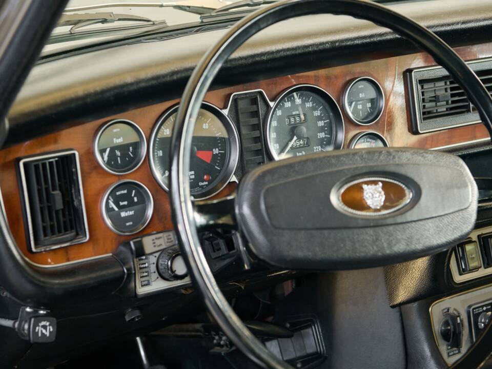 Bild 39/50 von Jaguar XJ 6 L 4.2 (1975)
