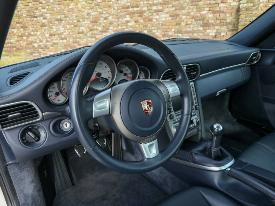 Image 36/50 of Porsche 911 Carrera S (2004)