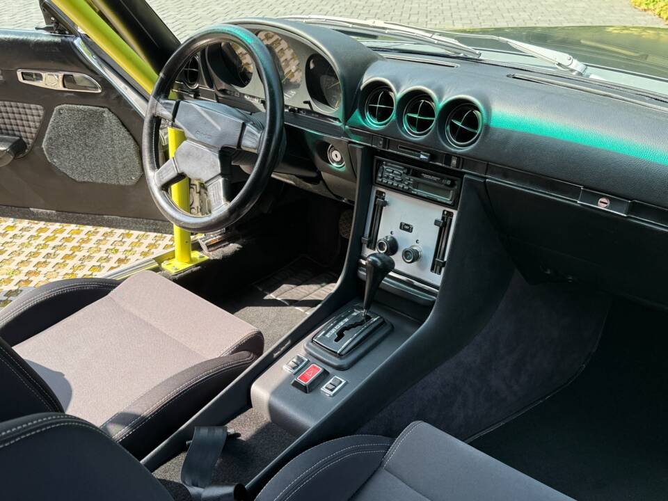 Immagine 15/29 di Mercedes-Benz 500 SLC (1980)