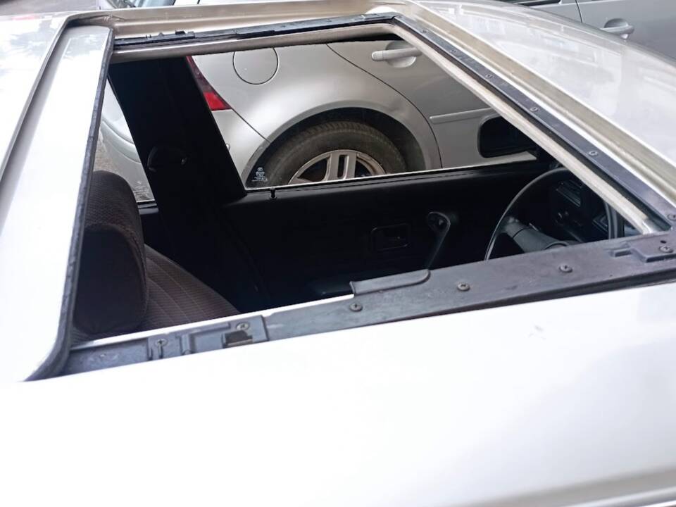 Image 15/51 of BMW 318i (1985)