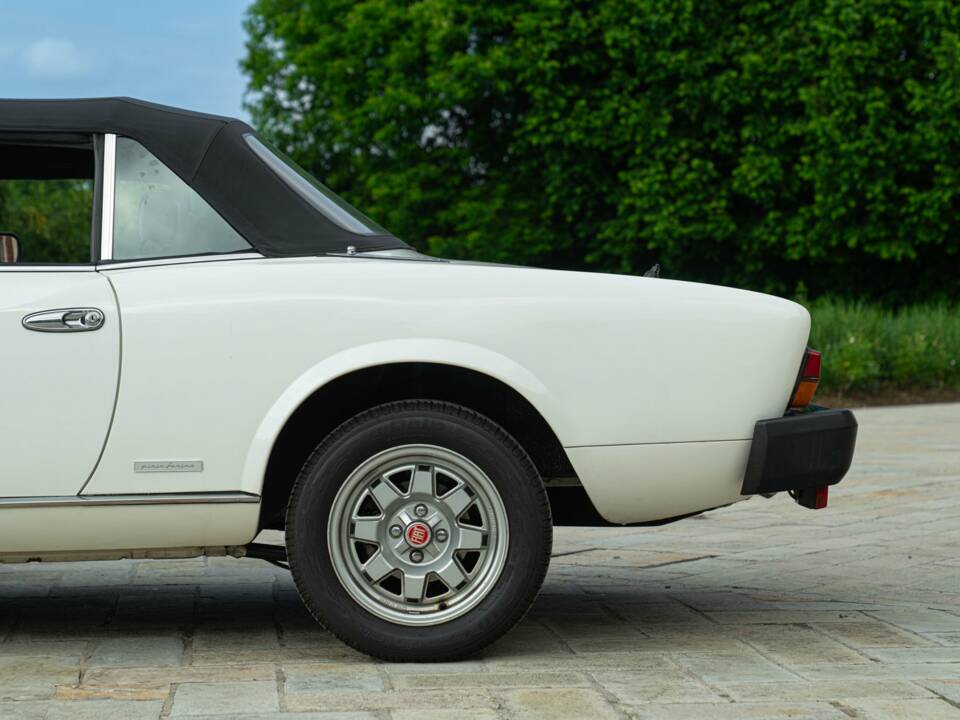 Image 25/50 of FIAT Spider 2000 Pininfarina 50th Anniversary Edition (1981)