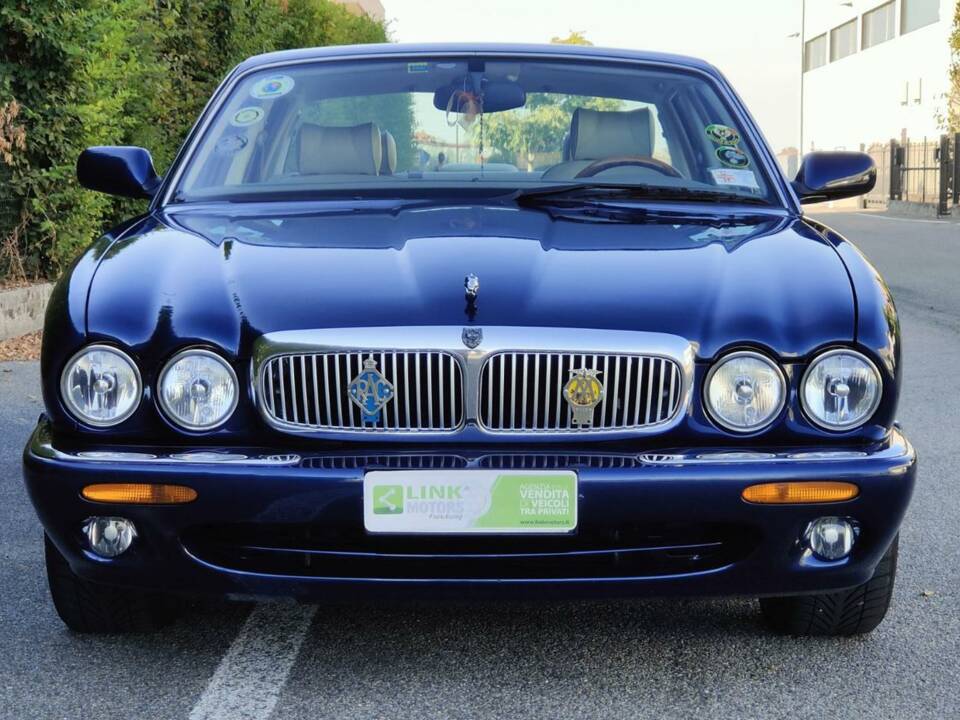 Image 7/30 de Jaguar XJ 8 4.0 Executive (1998)