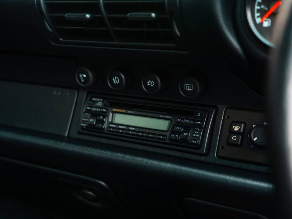 Image 29/60 of Porsche 911 Targa (1996)