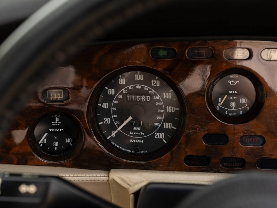 Immagine 20/32 di Aston Martin V8 Vantage Volante (1988)