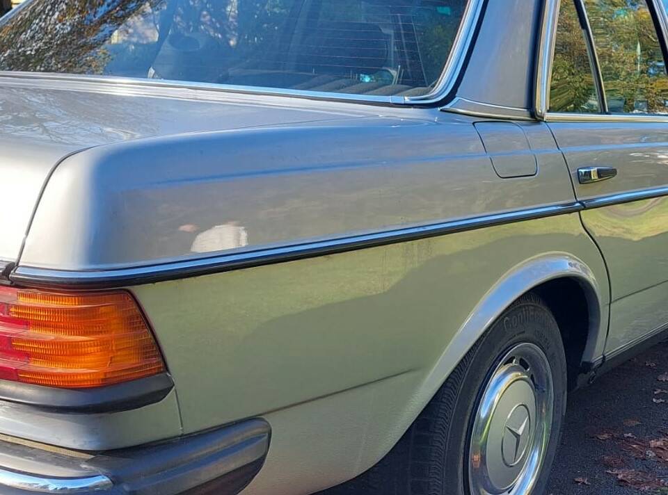 Image 3/16 of Mercedes-Benz 250 (1980)