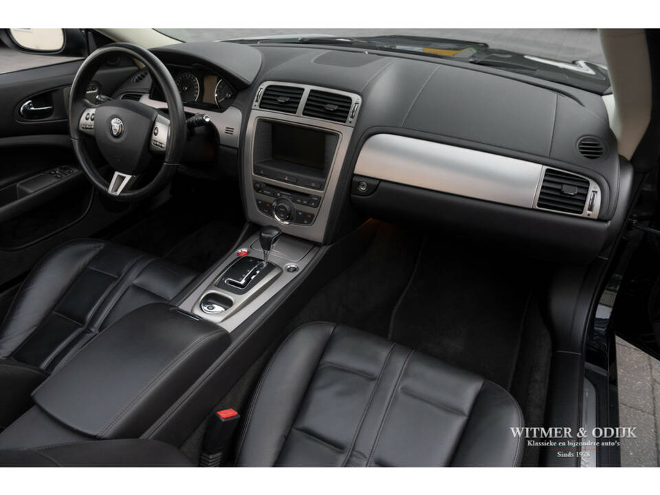 Image 7/37 of Jaguar XK 4.2 (2006)