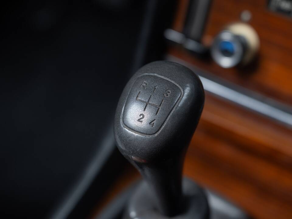 Image 18/38 of Mercedes-Benz 350 SL (1973)