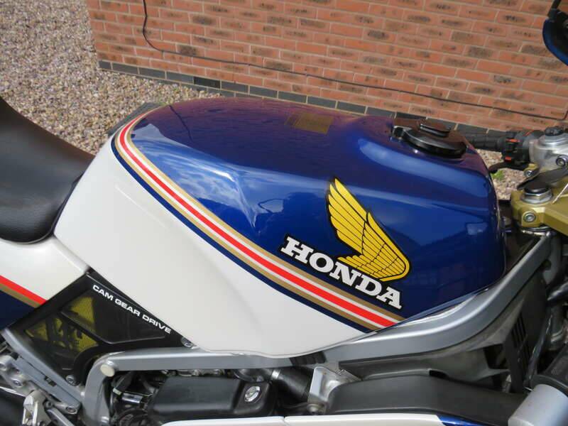 Bild 20/43 von Honda VF 1000RG (1988)