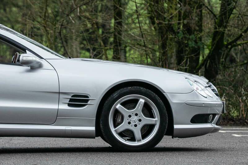 Image 12/36 de Mercedes-Benz SL 500 (2004)