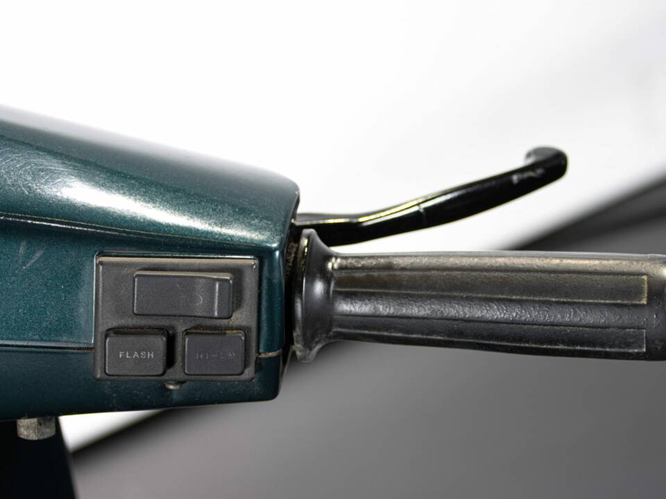 Bild 18/50 von Piaggio Vespa Cosa 150 (1990)