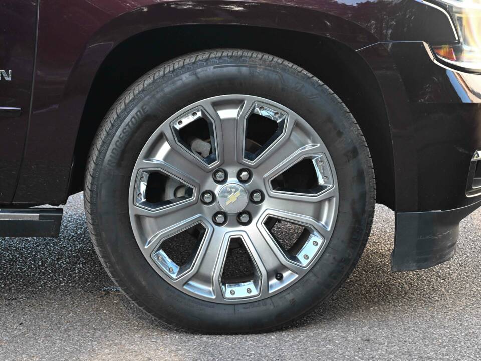 Image 10/50 of Chevrolet Suburban (2017)