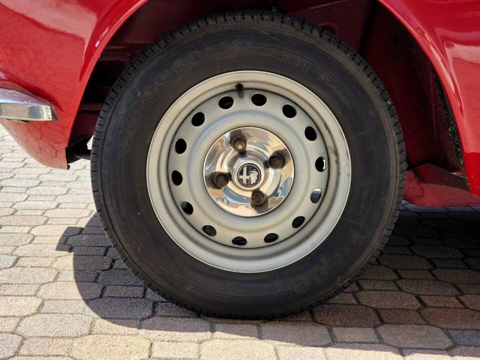 Image 21/45 of Alfa Romeo Giulia GT 1300 Junior (1973)
