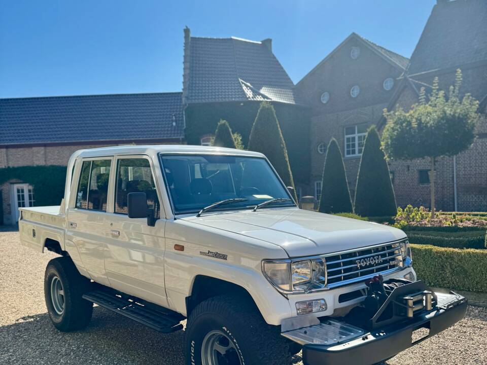 Imagen 3/12 de Toyota Land Cruiser LJ 78 (1990)