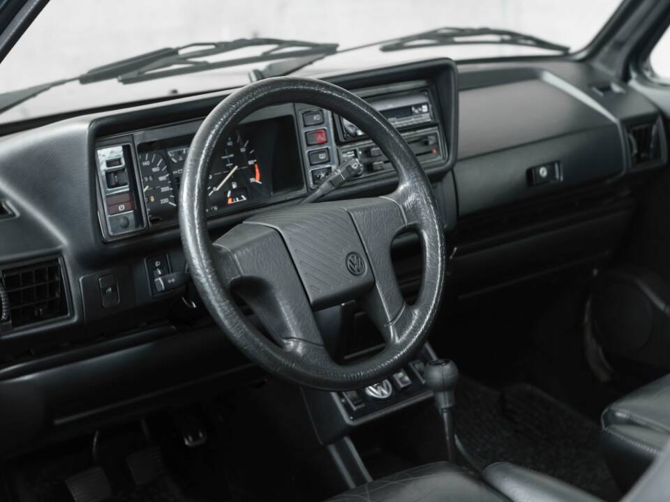 Image 15/36 of Volkswagen Golf Mk I Convertible 1.8 (1993)