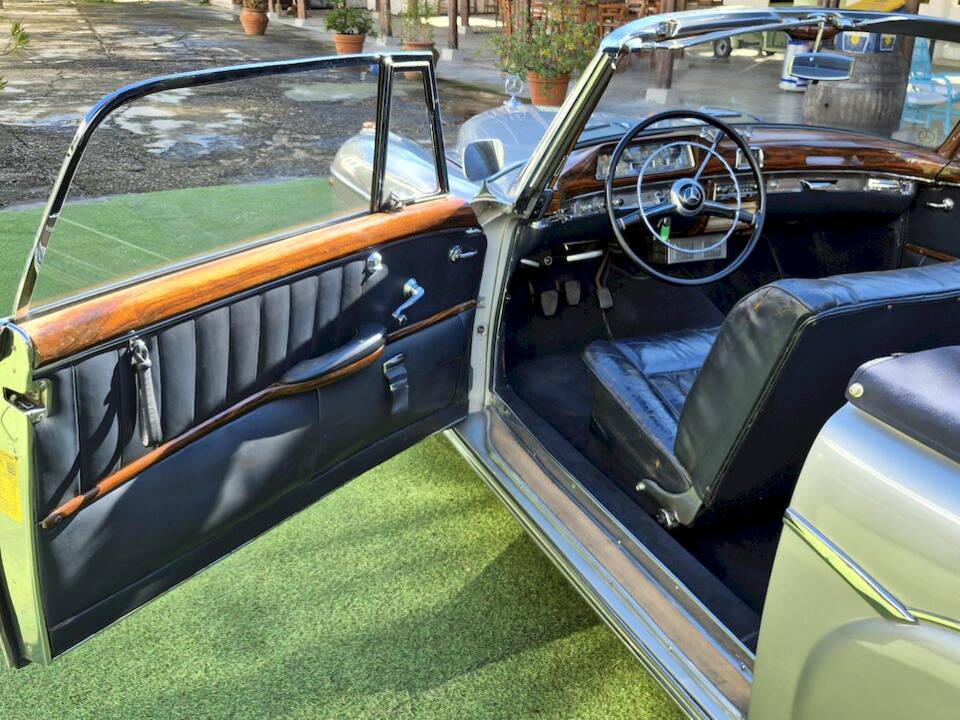 Image 16/61 de Mercedes-Benz 220 S Cabriolet (1957)