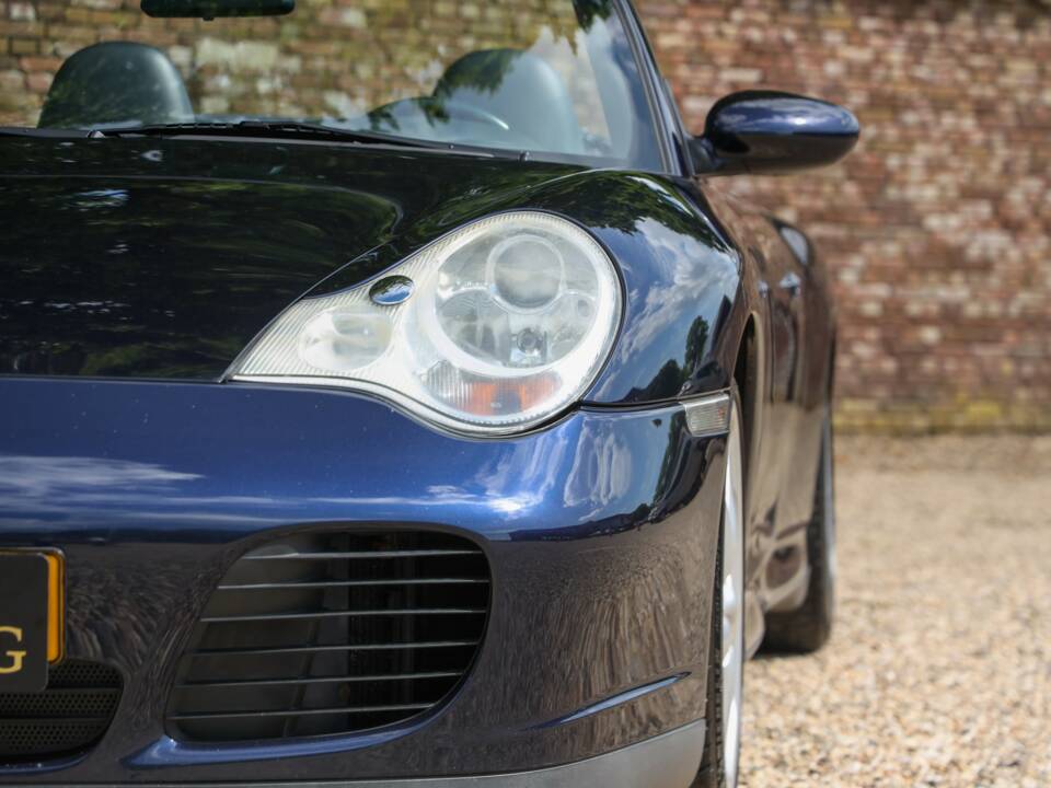 Image 32/50 of Porsche 911 Carrera 4S (2004)