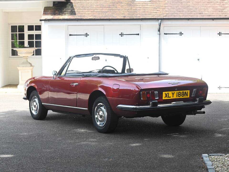Image 13/18 of Peugeot 504 Convertible (1974)