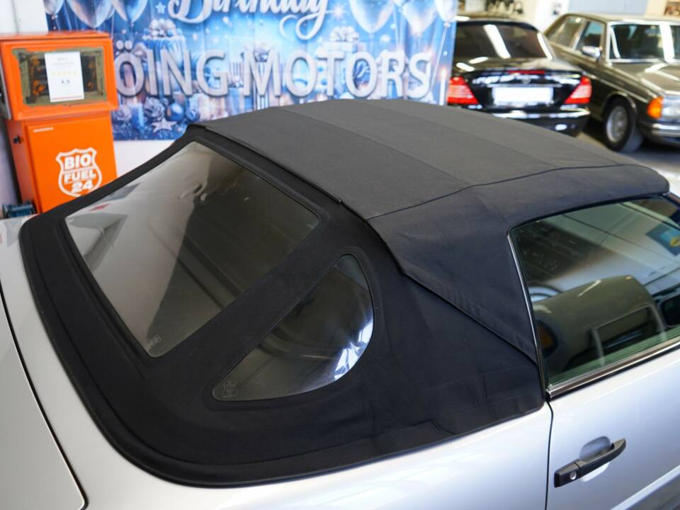 Image 21/42 of Mercedes-Benz 500 SL (1992)