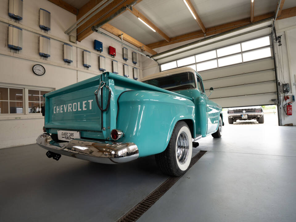 Image 30/38 of Chevrolet Apache Stepside (1958)
