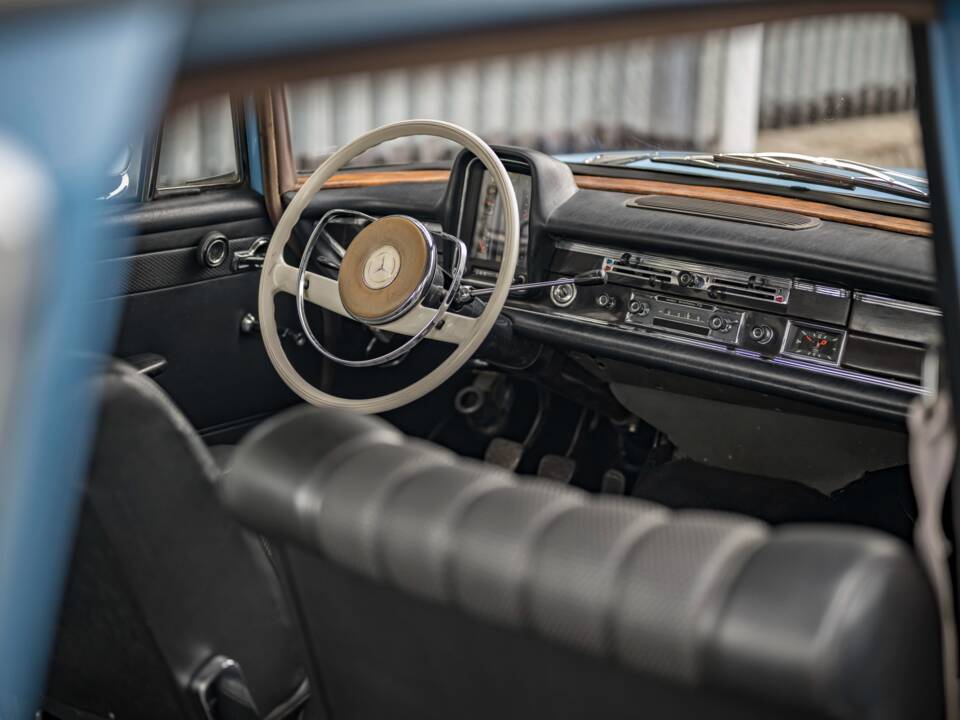 Image 6/10 de Mercedes-Benz 200 (1966)