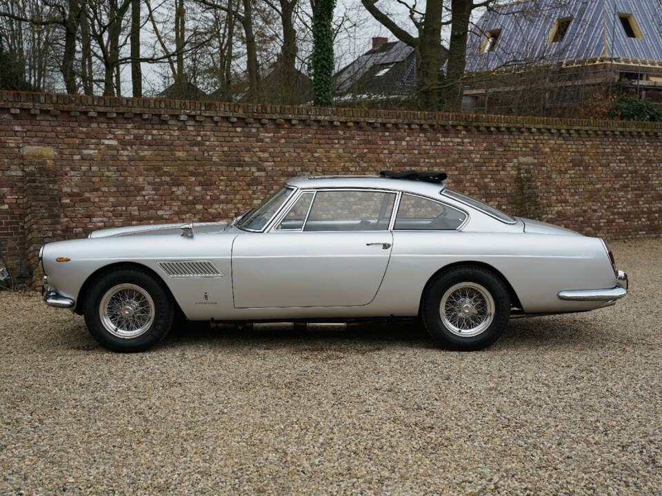 Image 25/50 of Ferrari 250 GT/E (1964)
