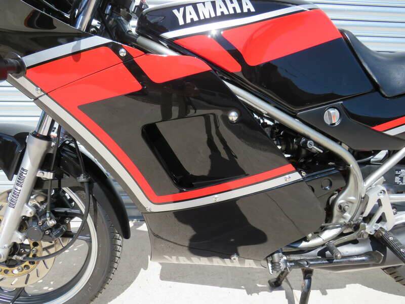 Immagine 4/44 di Yamaha RD 350 LC (1989)