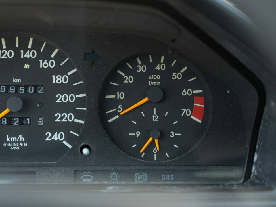 Immagine 37/44 di Mercedes-Benz 200 TE (1992)