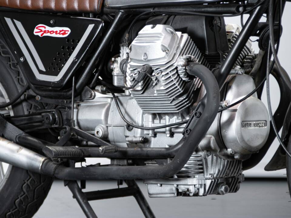 Bild 32/50 von Moto Guzzi V 35 III (1986)