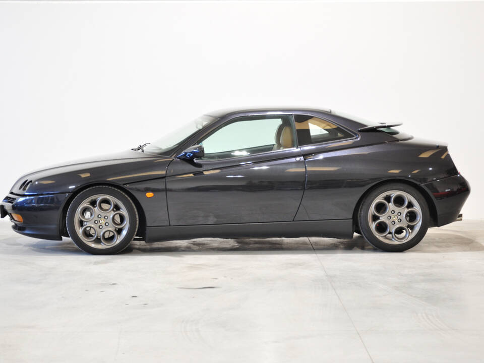 Image 11/30 of Alfa Romeo GTV 2.0 V6 Turbo (1996)